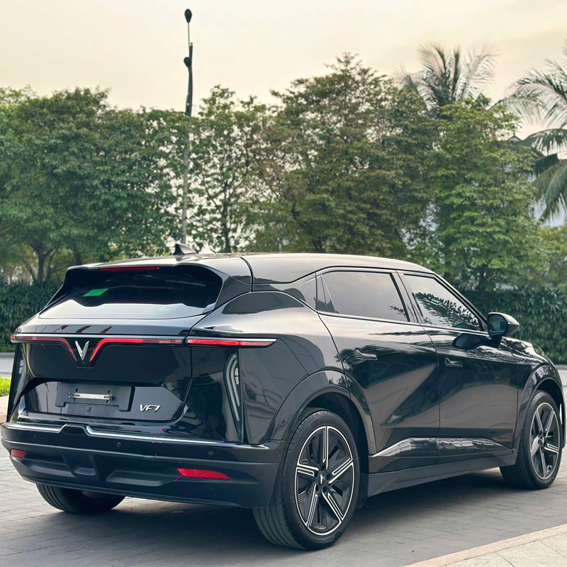 VINFAST VF7